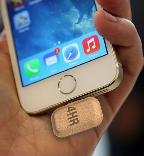 手機(jī)突然沒電怎么破？買片一次性紙片電池