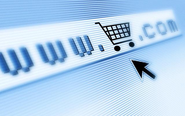 為了讓我們?cè)诰W(wǎng)上“血拼”，電商們想了一招